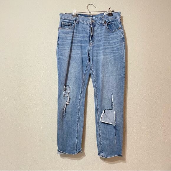 Old Navy Boyfriend Mid Rise Light Wash Heavily Distressed Jeans Womens 8 Blue - Picture 1 of 9